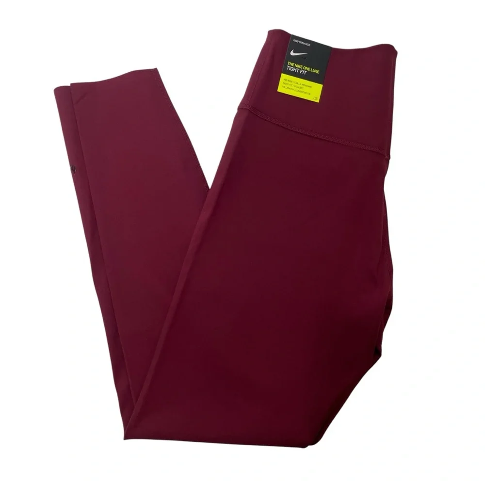NWT Nike Women’s One Luxe‎ Mid-Rise 7/8 Leggings Medium
